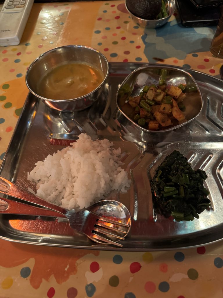 じゃがいもとグリーンピースといんげんのスパイス炒め