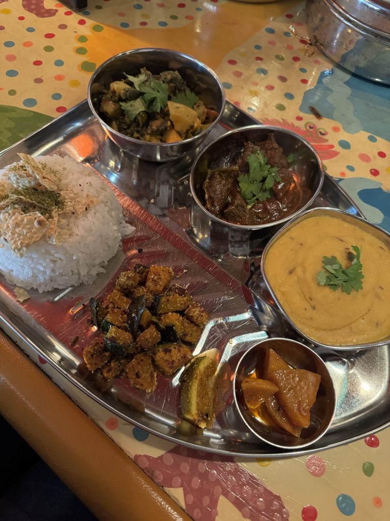 じゃがいもとほうれん草のココナッツミルク煮込み