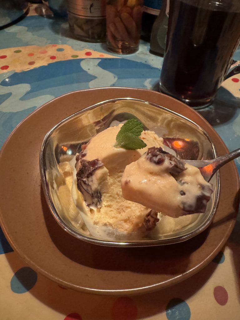 リッチな大粒ラムレーズンアイス