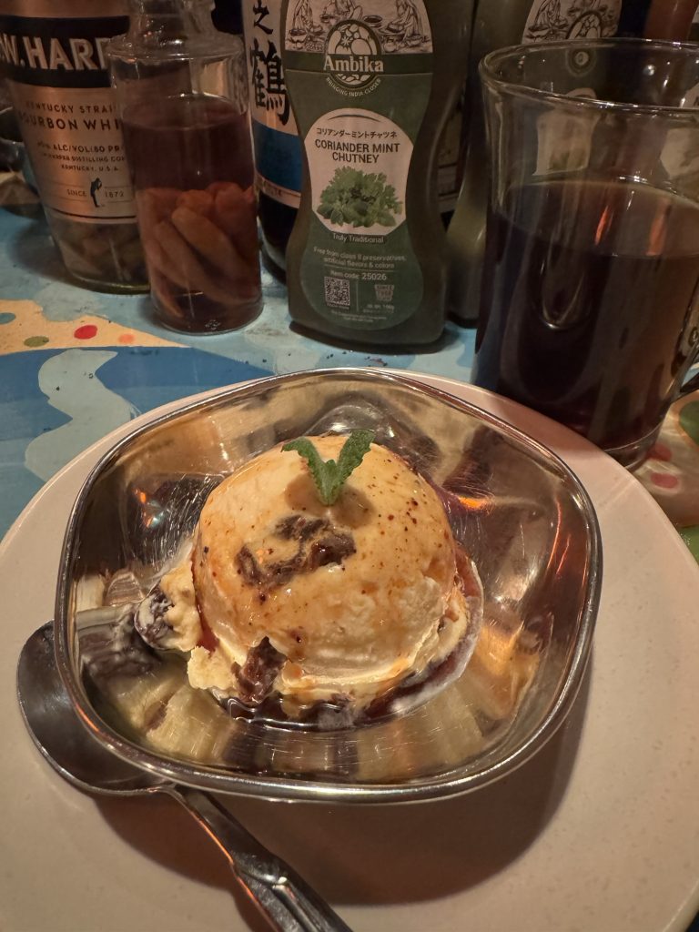 リッチな大粒ラムレーズンアイス