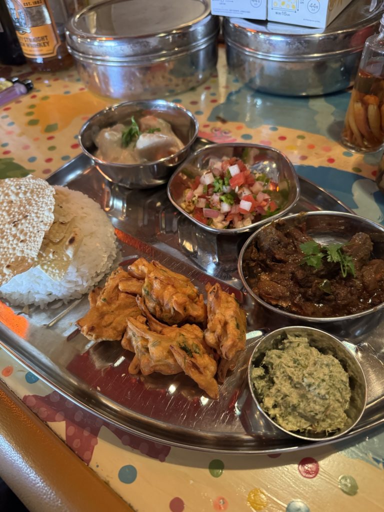 玉ねぎとピーマンのスパイスかき揚げ(パコラ)