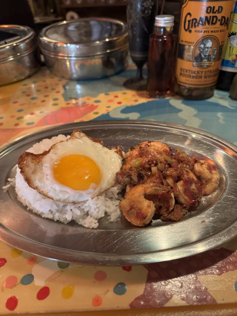 海老のスパイスナンプラー炒めガパオライス風