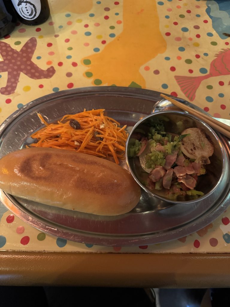 人参とカシューナッツとレーズンのサラダ