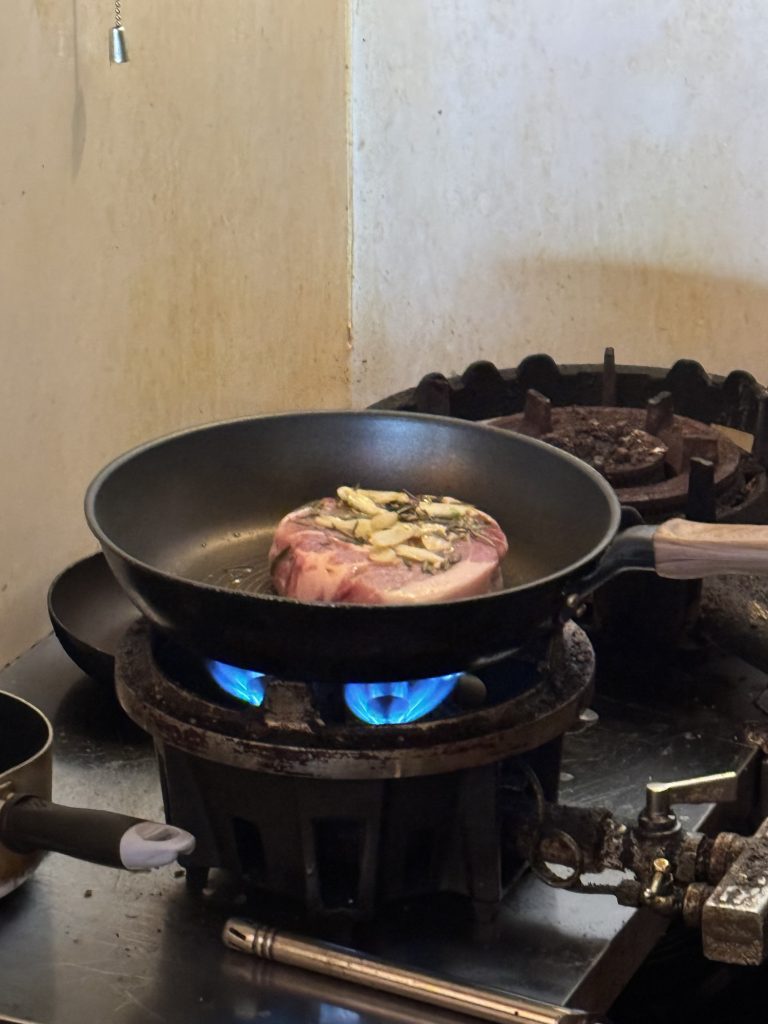 塩豚塊肉と新玉葱のやわらか煮込み