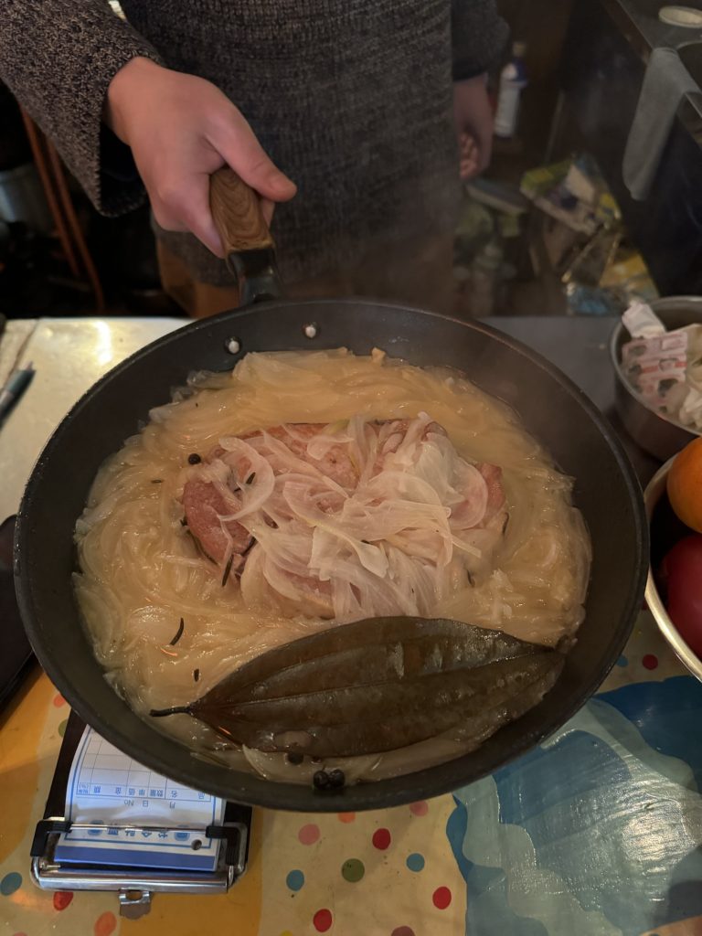 塩豚塊肉と新玉葱のやわらか煮込み