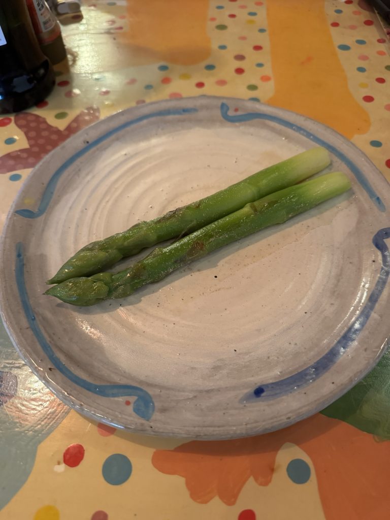 旬アスパラの白こしょうバターソテー