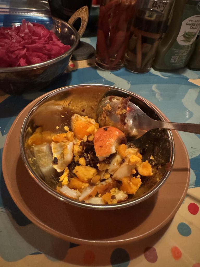 ムッタイワルワル(ゆで卵とジンジャーガーリックペーストのスパイス炒め)