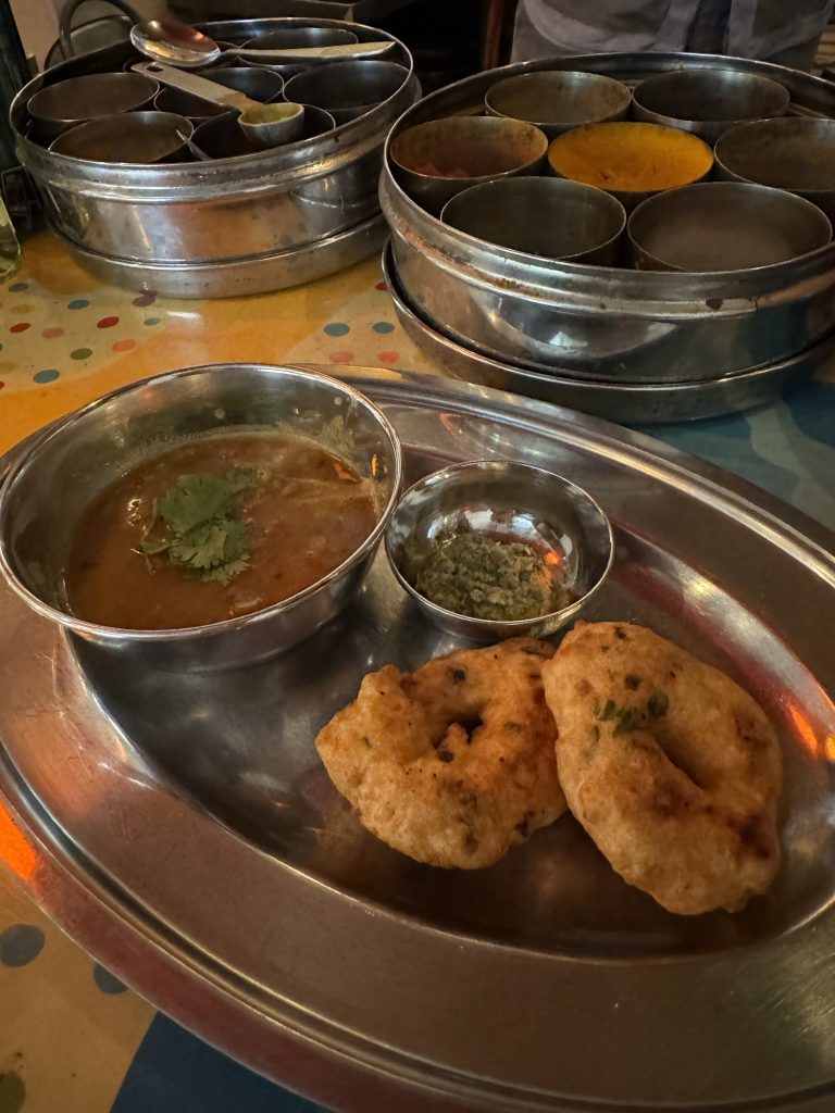 メドゥワダ(南インドの豆ドーナツ)