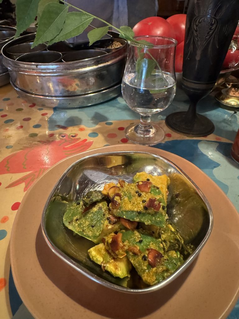 アボカドナッツとカレーリーフの南インド炒め