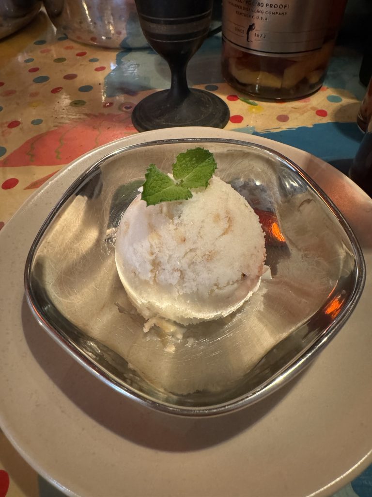 KizOの自家製パインカシューココナッツアイス