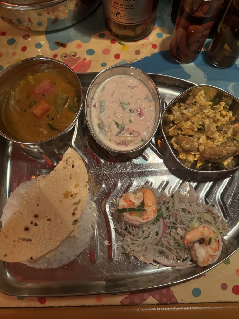 ココナッツチキンマサラの親子丼風