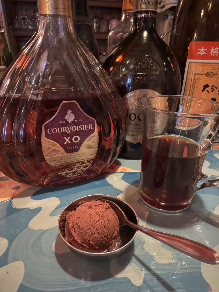 ザッハトルテ風 濃厚ビターチョコとオレンジリキュールのアイス