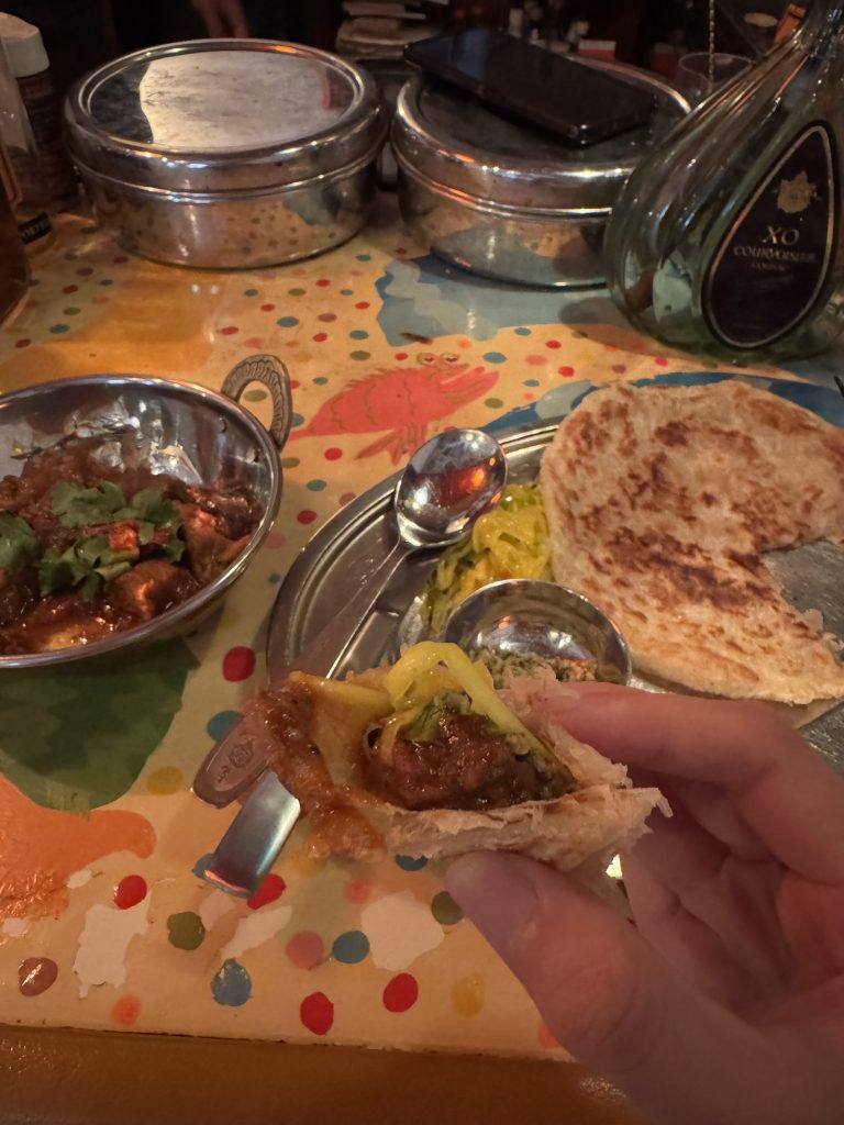 ビーフカリとグリーンチャツネとパロタ