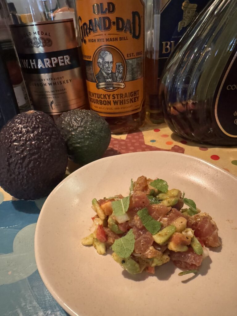 アボカドとマグロのスパイスタルタル風