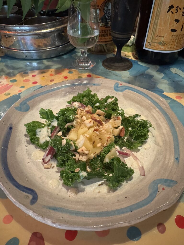 自家製デュカとキウイとケールのサラダ