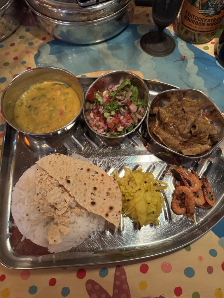 豚モツと軟骨のビンダルー