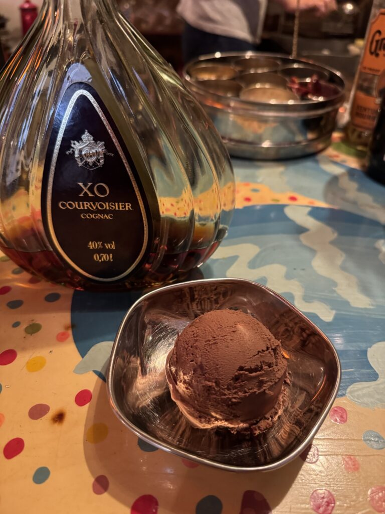 ザッハトルテ風濃厚ビターチョコとオレンジリキュールのアイス