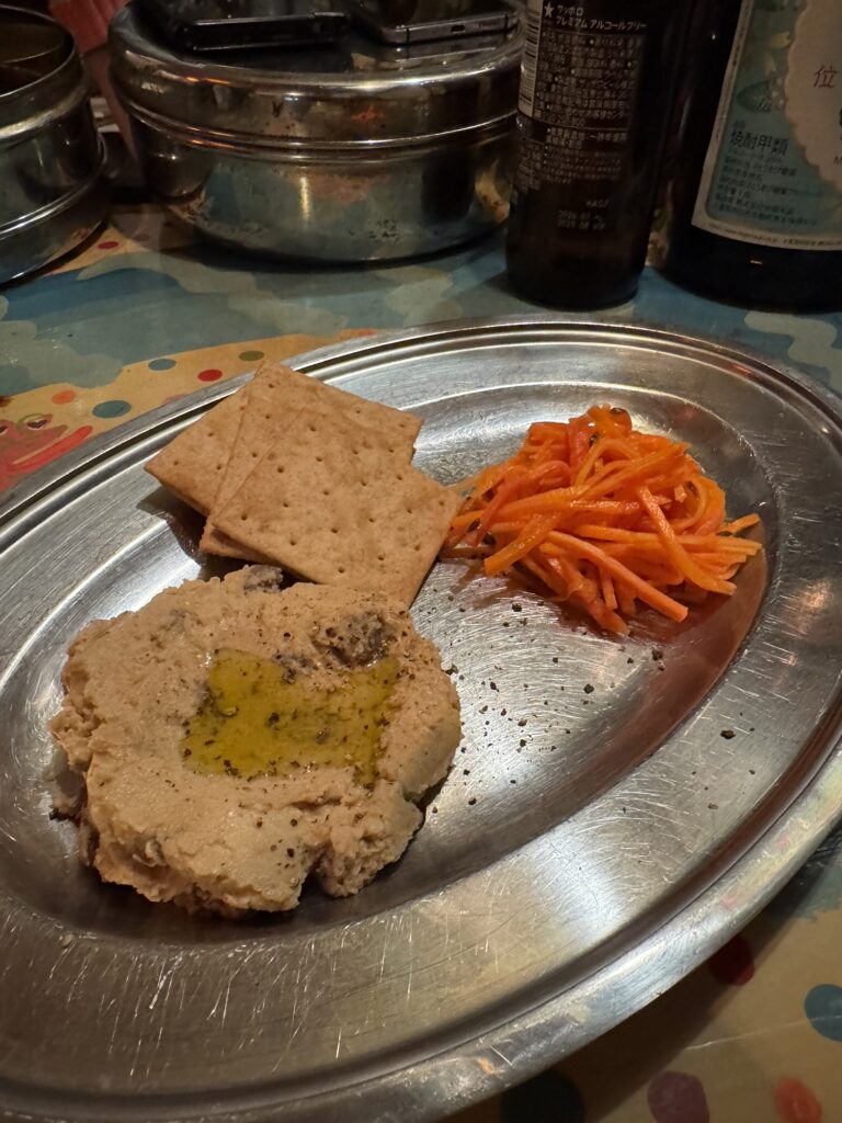 レーズン入りフムスとにんじんのスパイスラペ